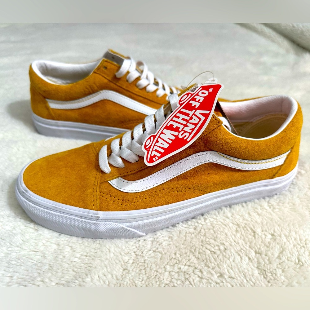 NWT Vans low tops.